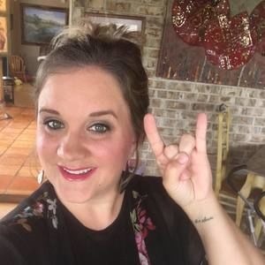 Meet your Posher, Courtney